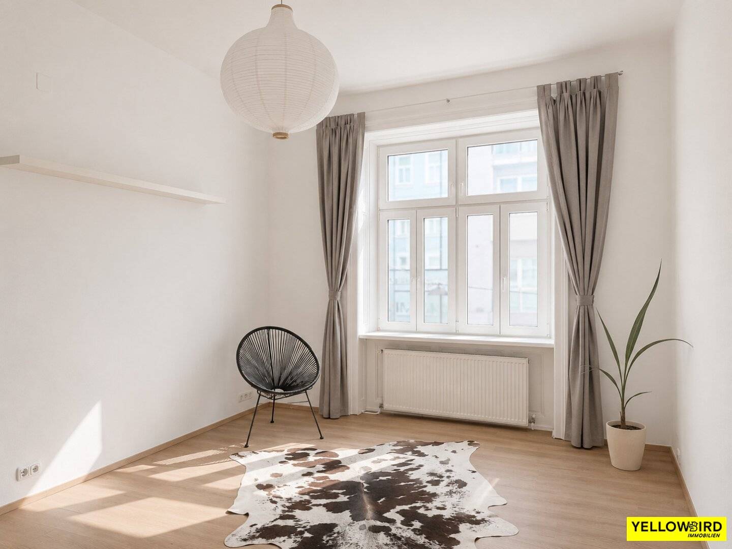 Bright Altbau Apartment with Elevator in Historic Building