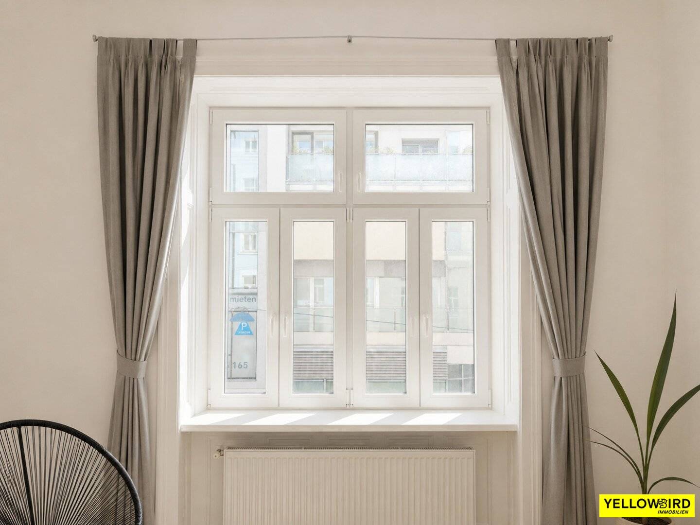 Bright Altbau Apartment with Elevator in Historic Building