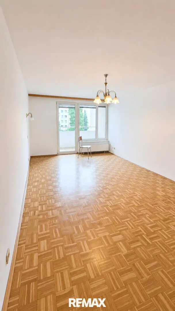 Well maintained 3 room apartment with balcony and parking space in Ottakring