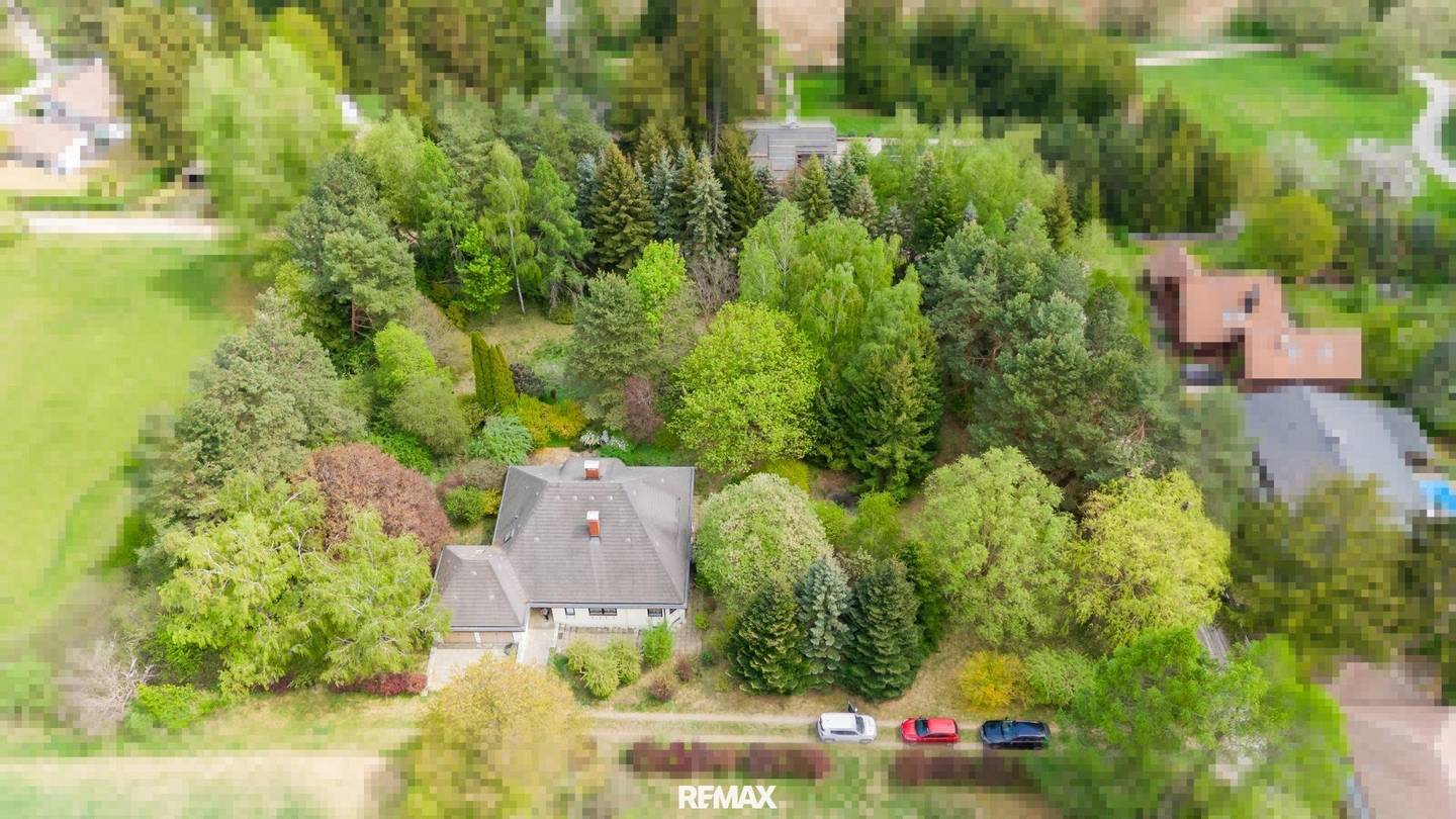Single family home with park like garden and double garage