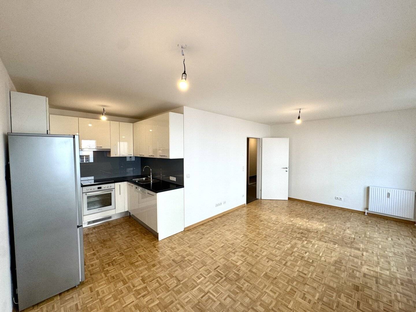Helle 3 Zimmer Wohnung mit Einbauküche und Balkonblick