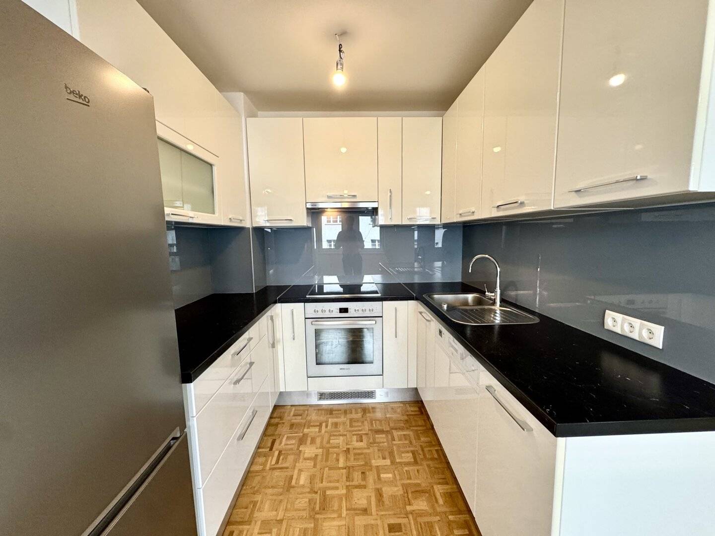 Helle 3 Zimmer Wohnung mit Einbauküche und Balkonblick