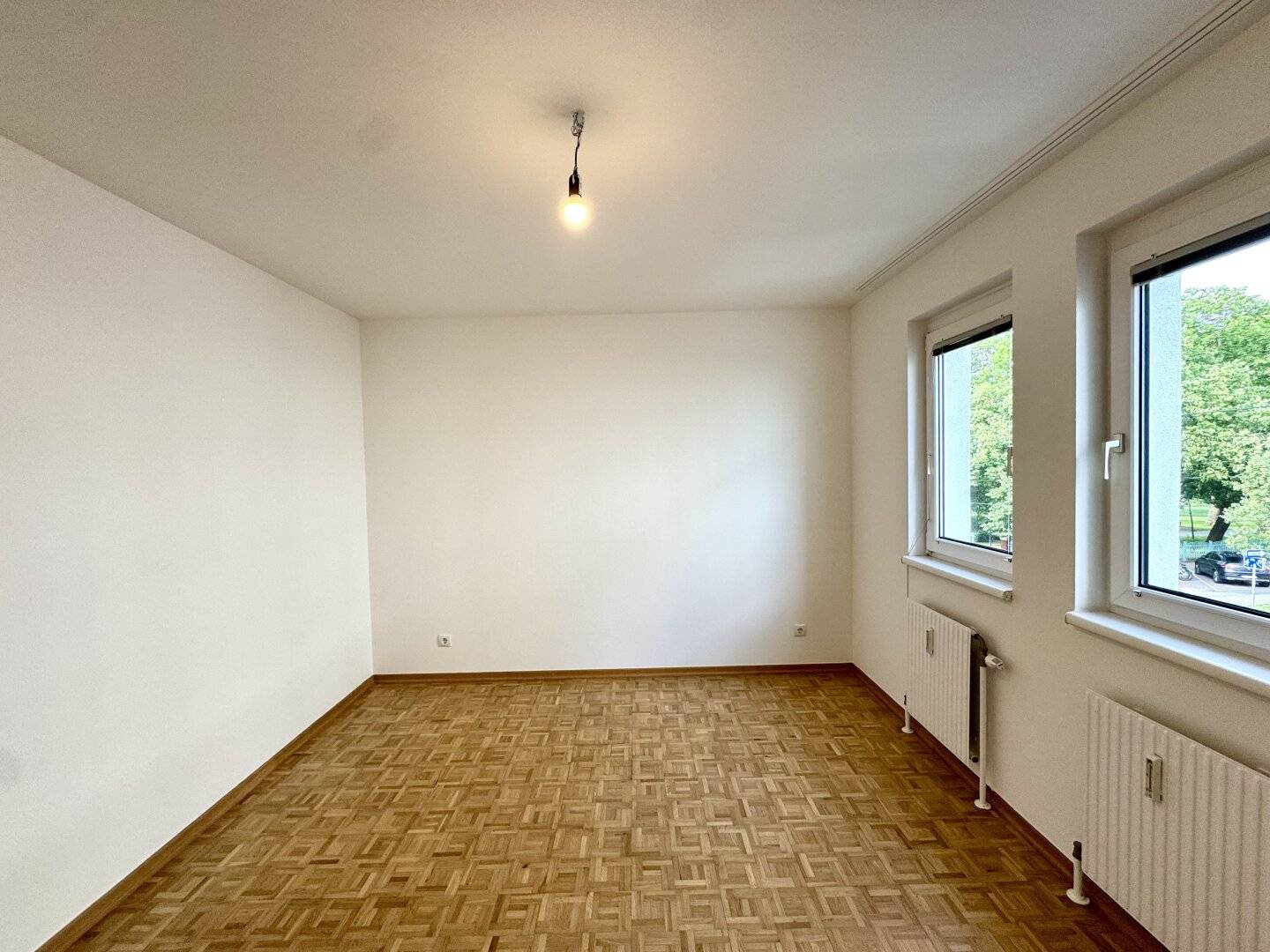Helle 3 Zimmer Wohnung mit Einbauküche und Balkonblick
