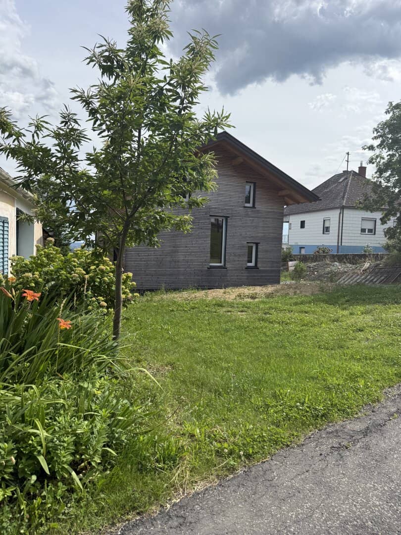 Single-family house shell with panoramic view and large plot