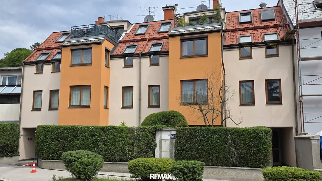 Helle Neubau Maisonettewohnung mit Sauna und Tiefgarage