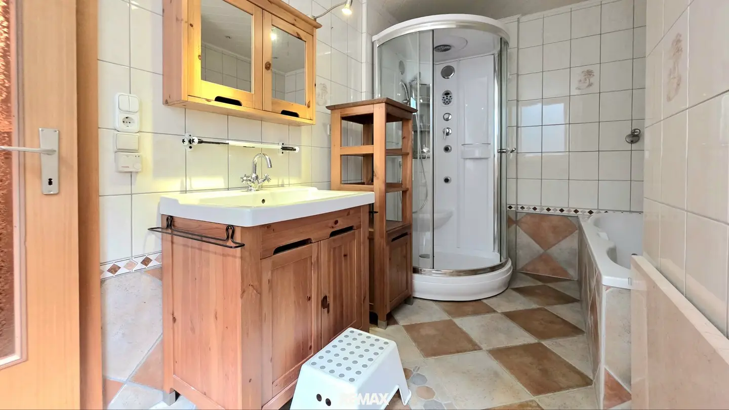 RODAUN - large maisonette apartment