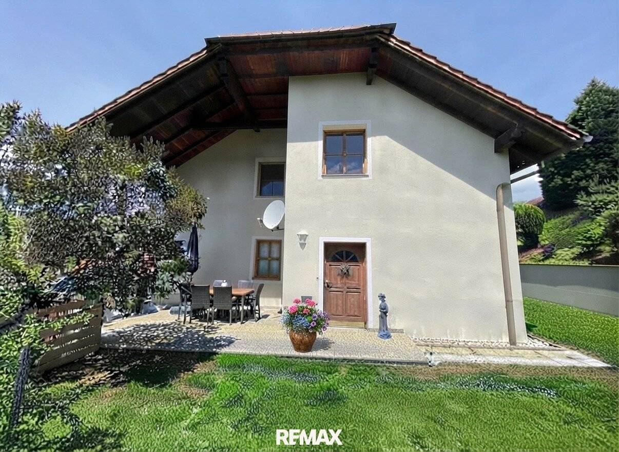 Einfamilienhaus mit sonnigem Garten und Loggia in ruhiger Lage