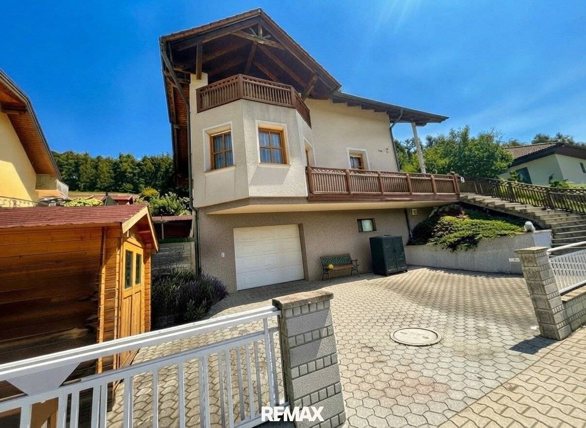 Einfamilienhaus mit sonnigem Garten und Loggia in ruhiger Lage