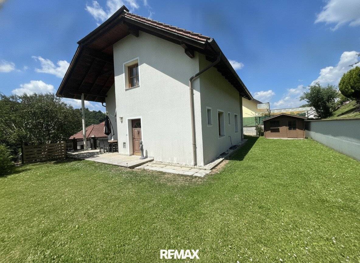 Einfamilienhaus mit sonnigem Garten und Loggia in ruhiger Lage