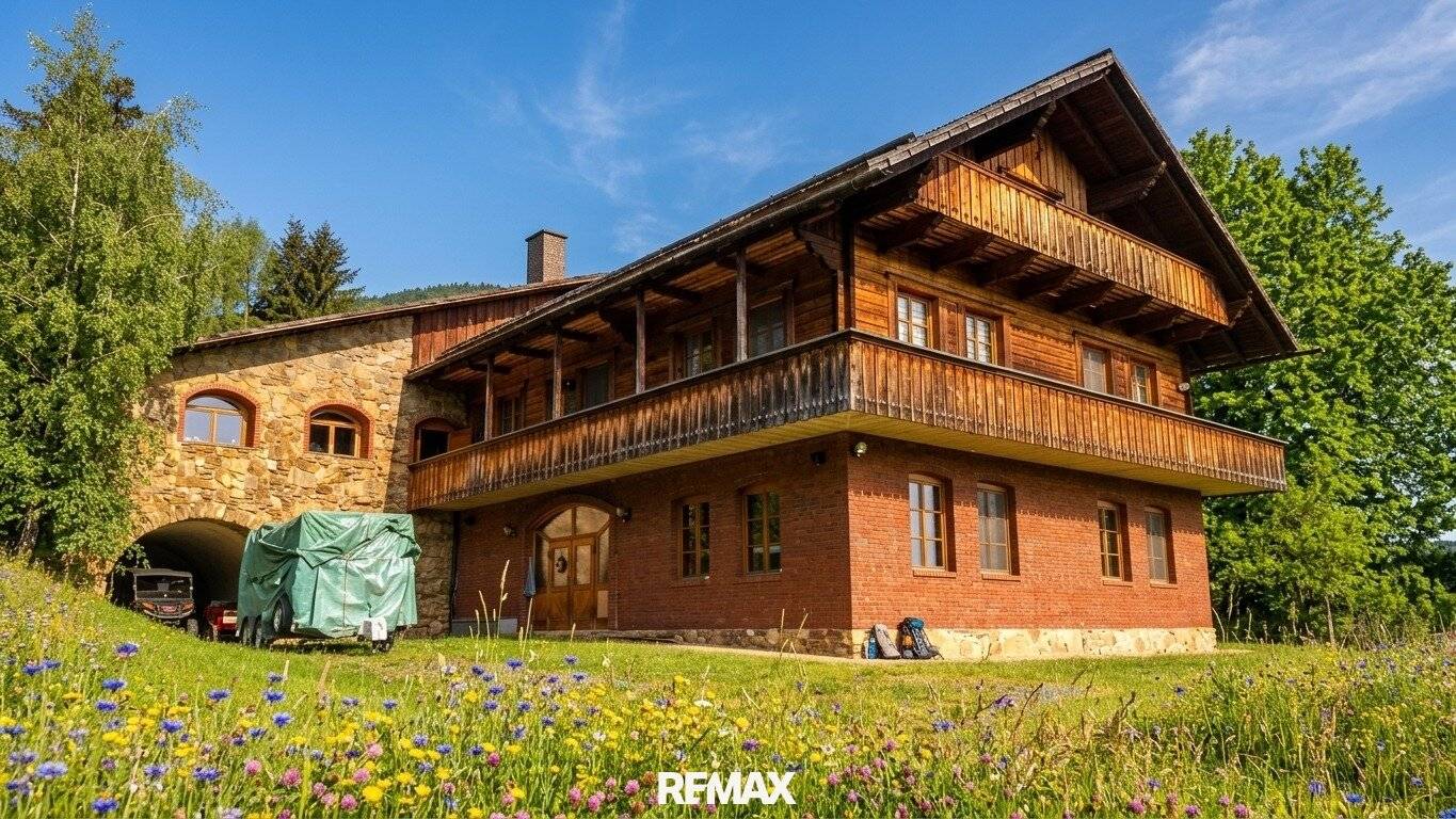 Geräumiges Steinhaus mit Weitblick und großem Grundstück