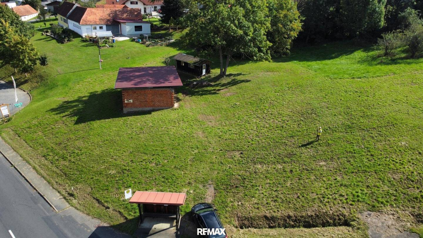 Baugrundstück in Weinbauregion mit Teilungsmöglichkeit