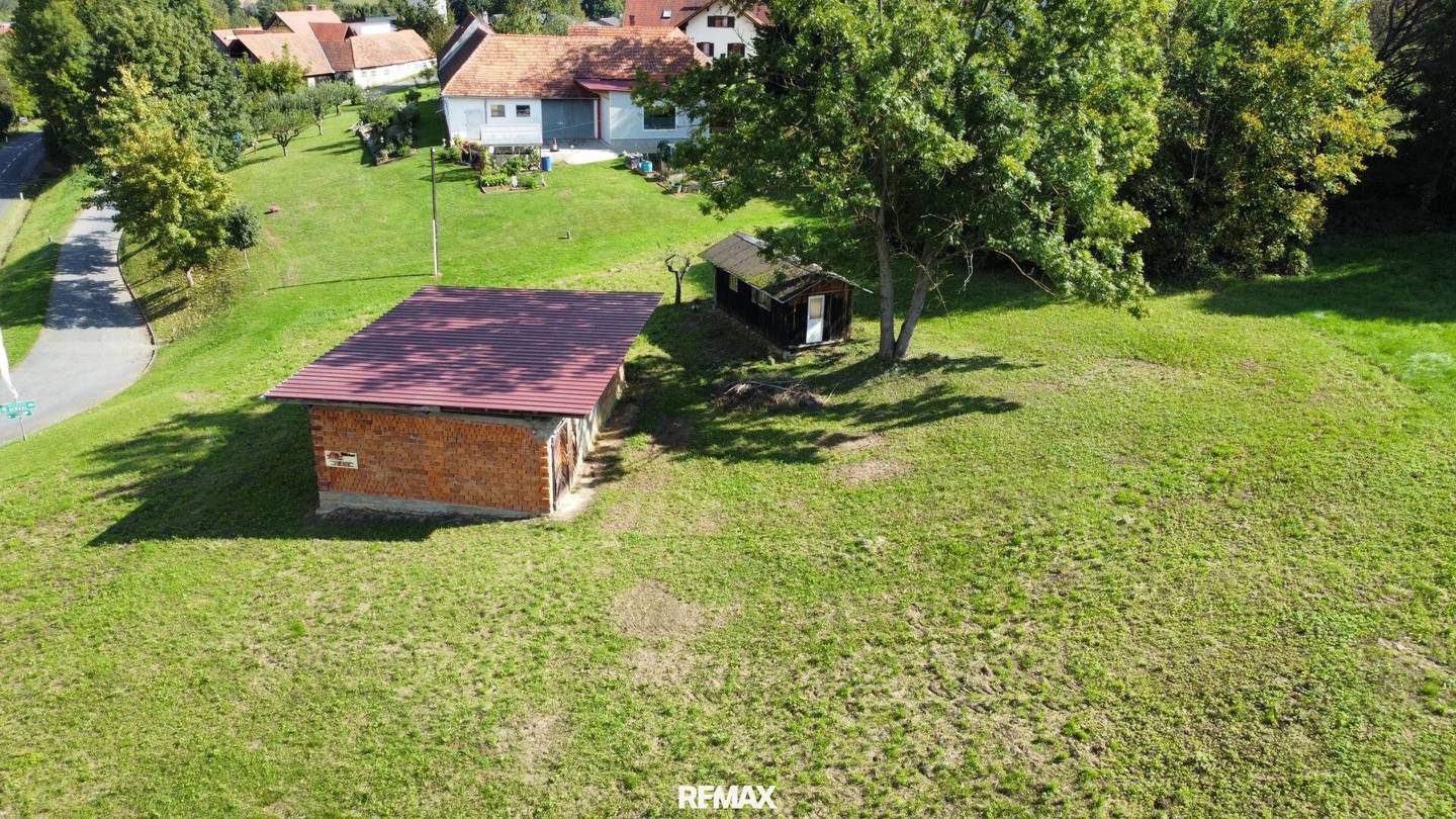 Baugrundstück in Weinbauregion mit Teilungsmöglichkeit