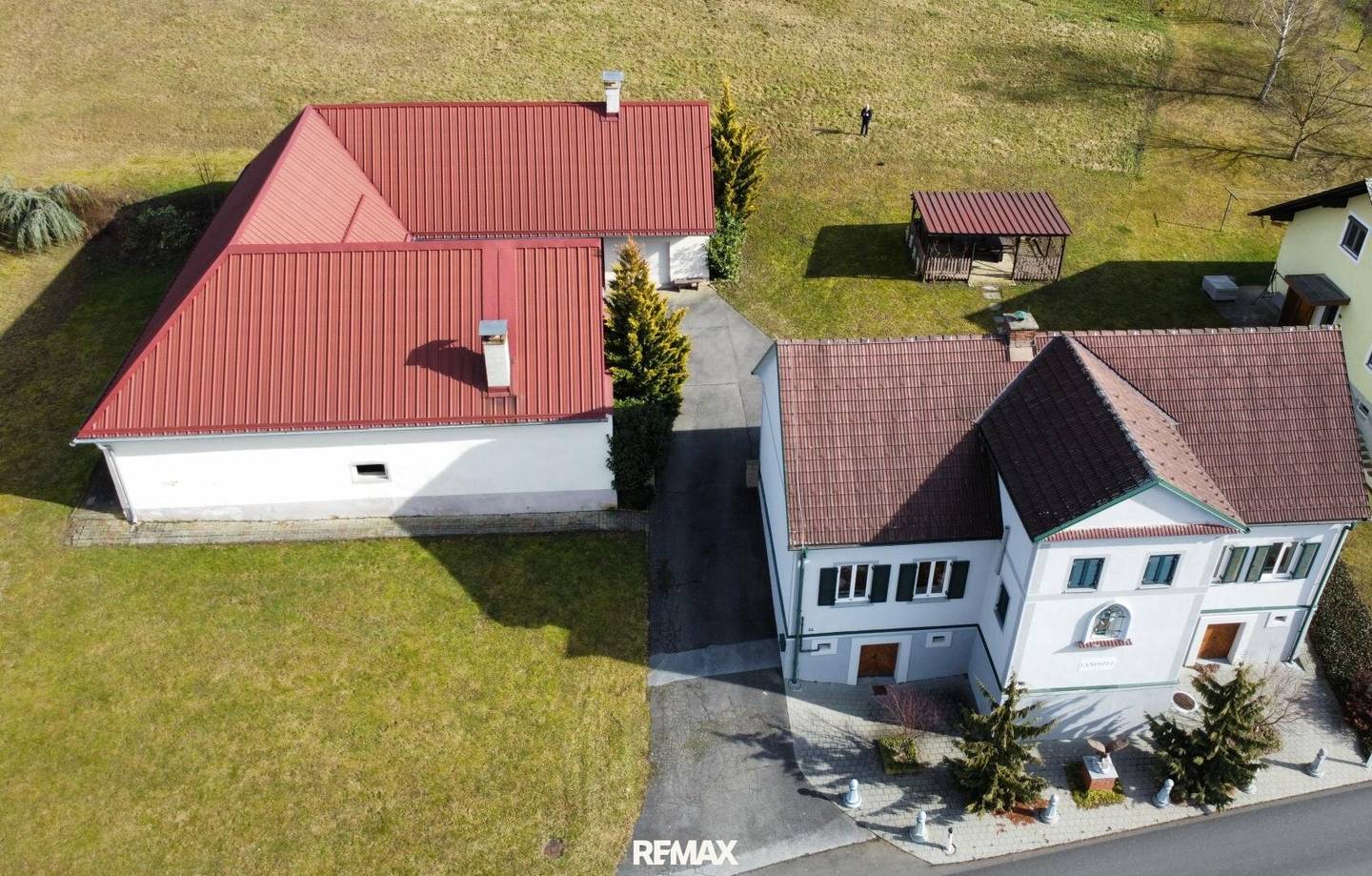Gepflegter Bauernhof mit Wirtschaftsgebäude in ruhiger Lage
