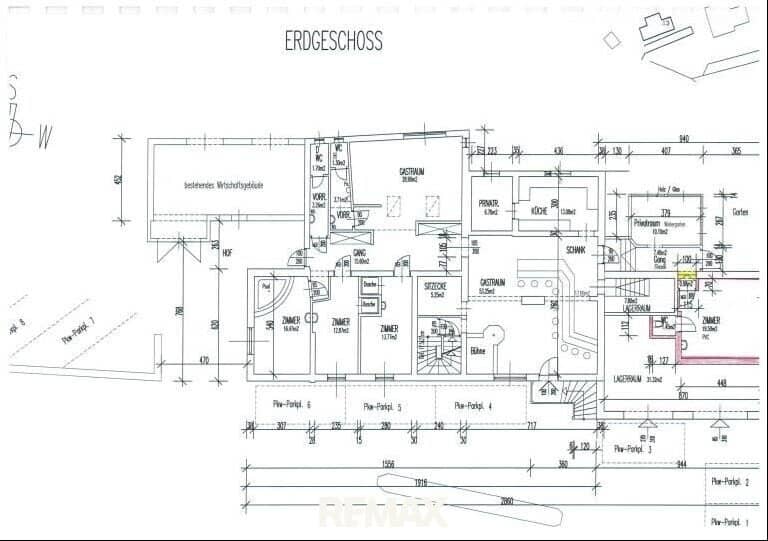 Solides Mehrfamilienhaus mit zehn Zimmern und Garage