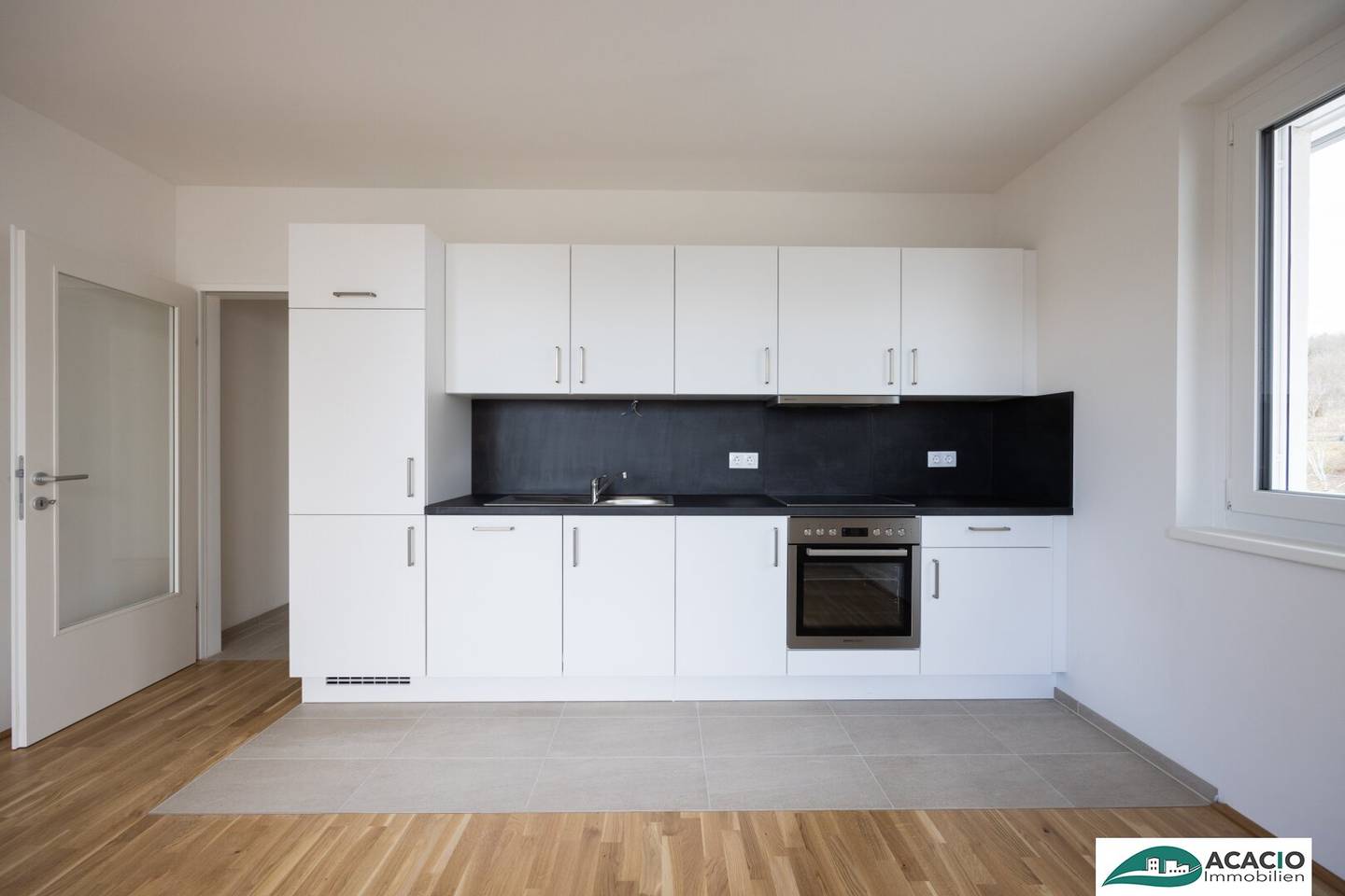 Helle Etagenwohnung mit Eckbalkon und Parkett