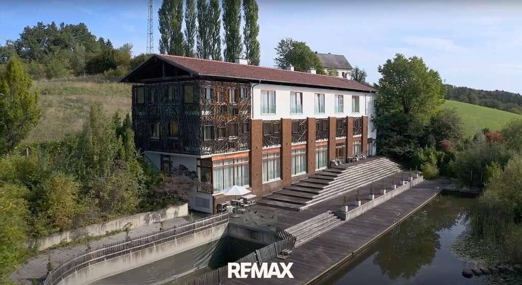 Mehrfamilienhaus mit Schwimmteich und Gastroküche