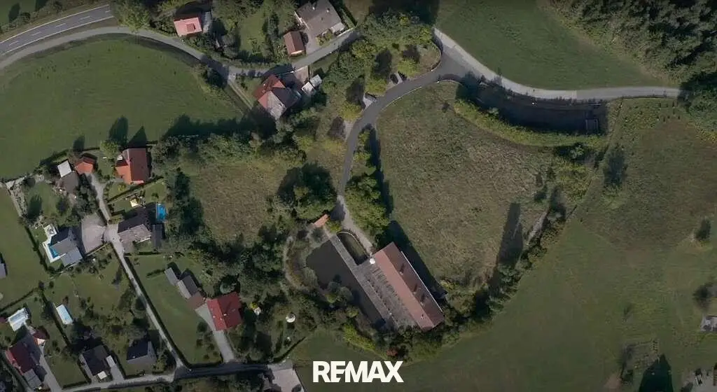 Mehrfamilienhaus mit Schwimmteich und Gastroküche
