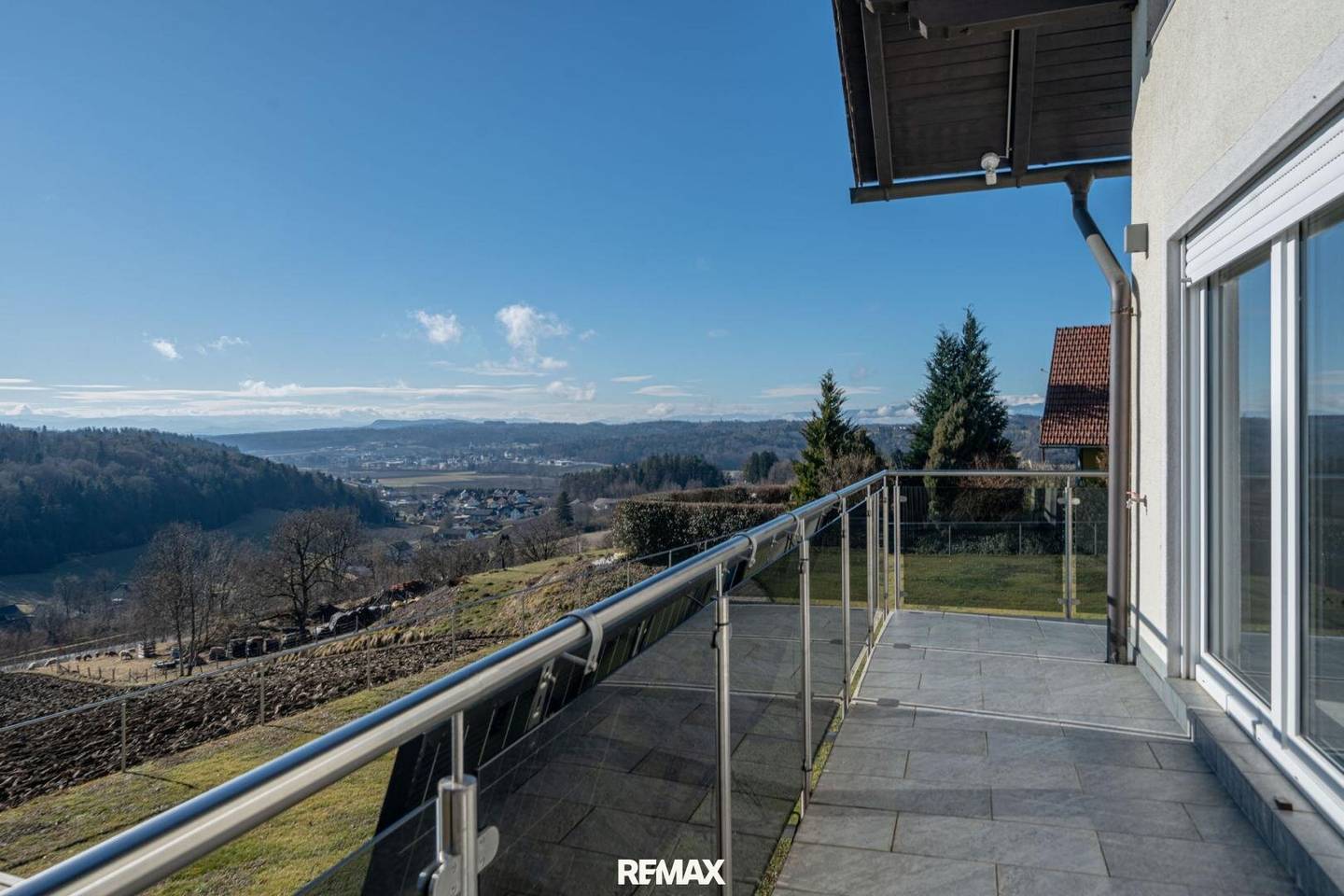 Einfamilienhaus mit Panoramablick und Solaranlage