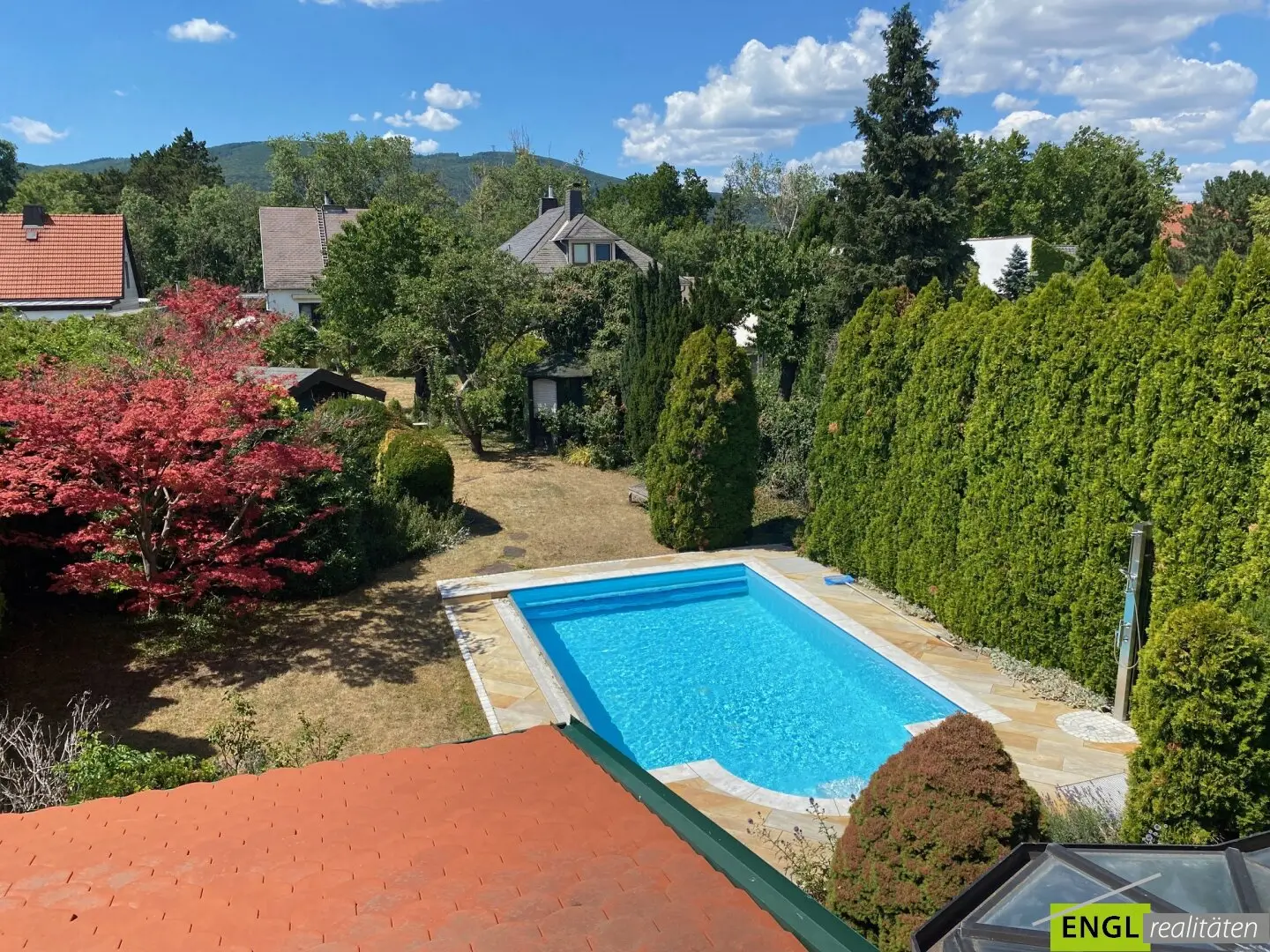 Einfamilienhaus mit beheiztem Pool Wintergarten und Carport