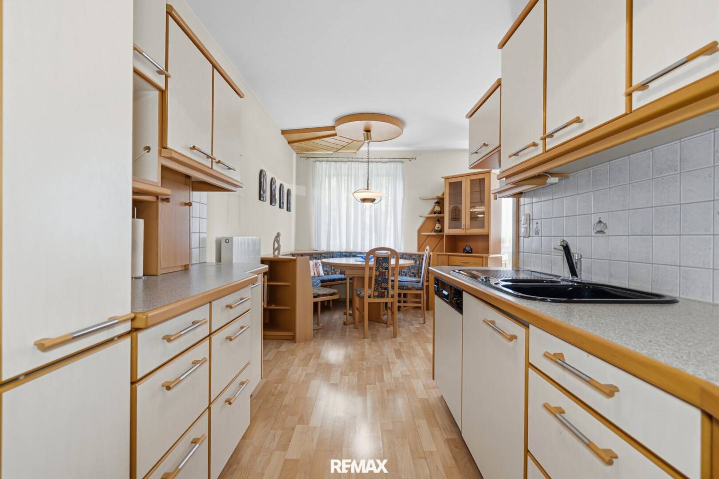 Seltene Kombination: Beste City Anbindung, ruhige Seitenlage, 94 m², 3 große Zimmer, Terrasse mit Grünblick, inkl. Tiefgaragenplatz