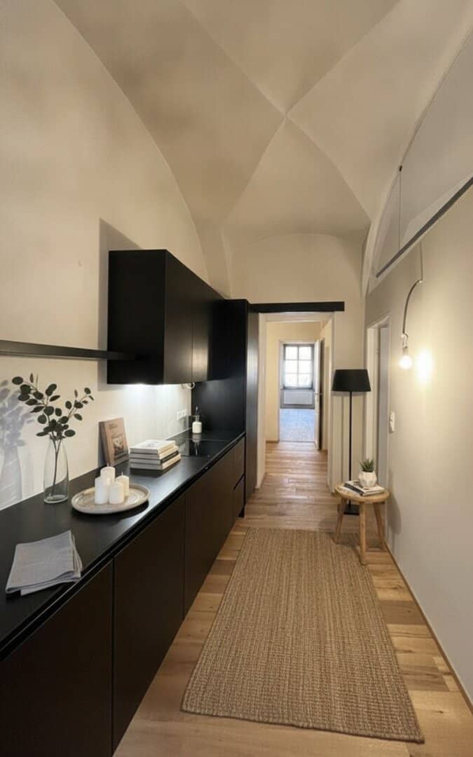 Altbau apartment with fitted kitchen and shared garden