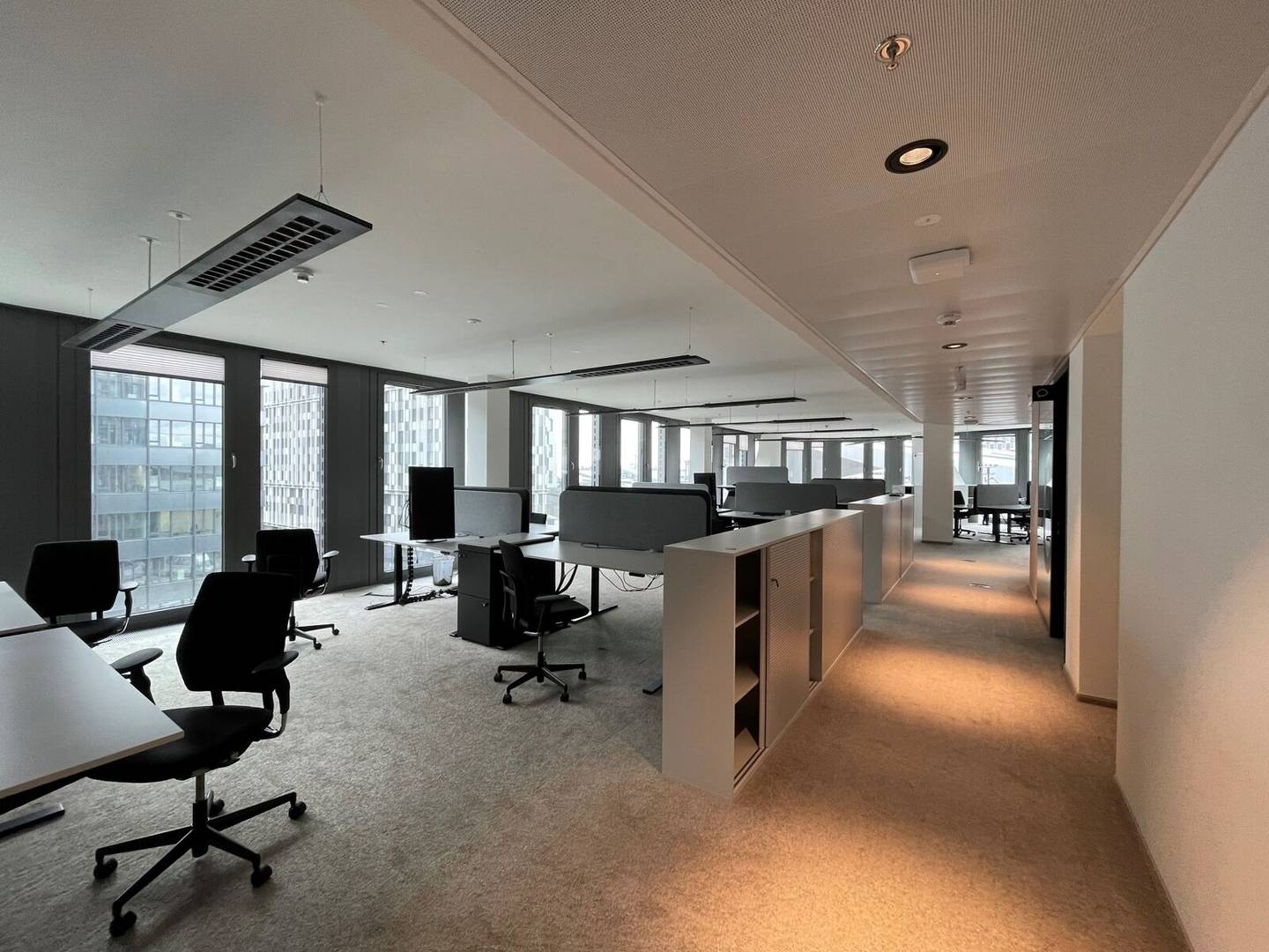 THE ICON Office with Direct Station Access and Full Equipment