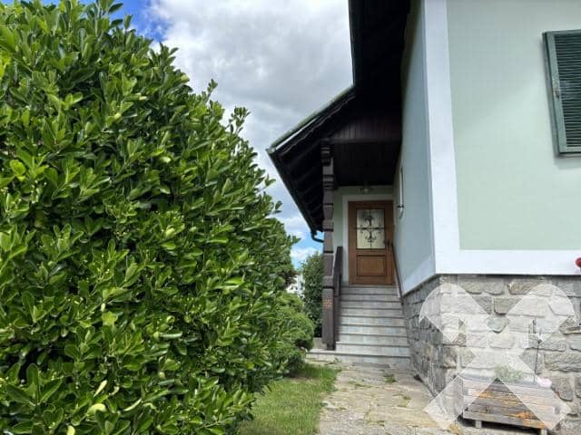 Einfamilienhaus mit Garten und Garage in ruhiger Lage