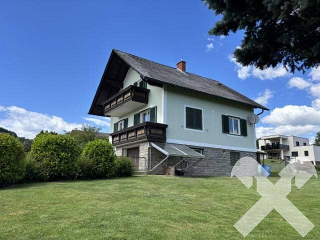 Einfamilienhaus mit Garten und Garage in ruhiger Lage