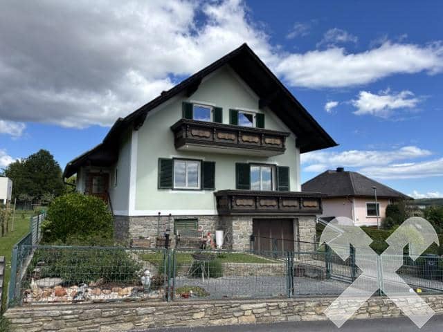 Einfamilienhaus mit Garten und Garage in ruhiger Lage
