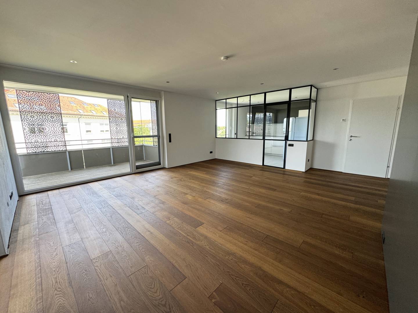 Dachgeschosswohnung mit Terrasse und Einbauküche in zentraler Lage