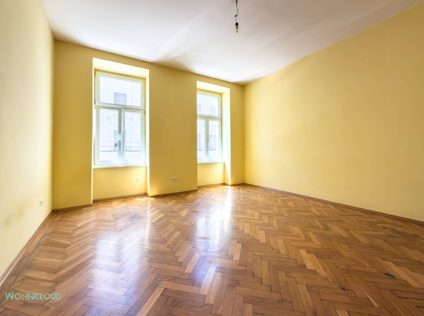 Altbauwohnung mit Fischgrätparkett und Lift im 5. Bezirk