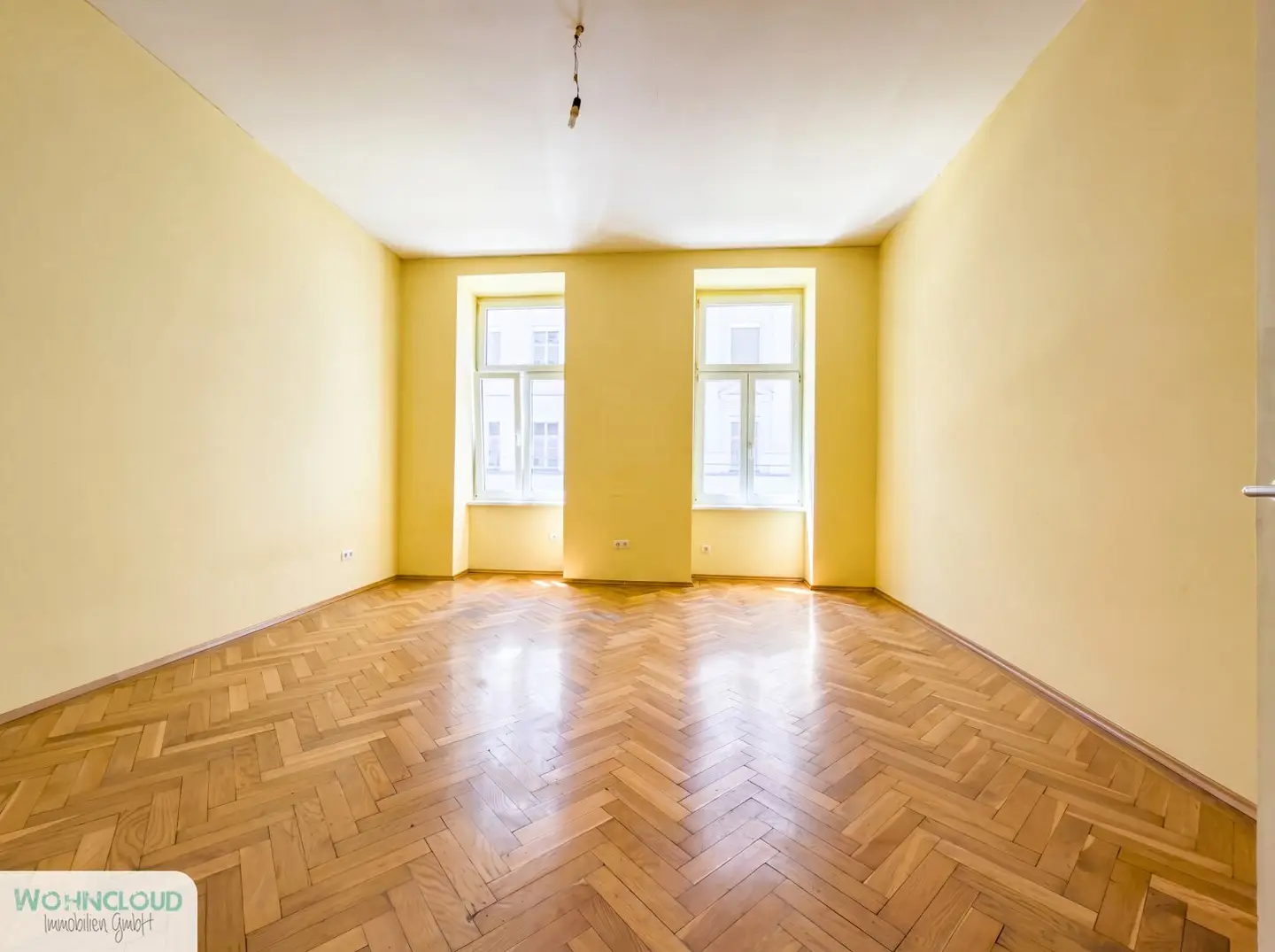 Altbauwohnung mit Fischgrätparkett und Lift im 5. Bezirk