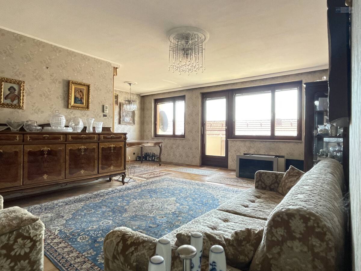 Bright 3 room apartment with terrace in the sixth district
