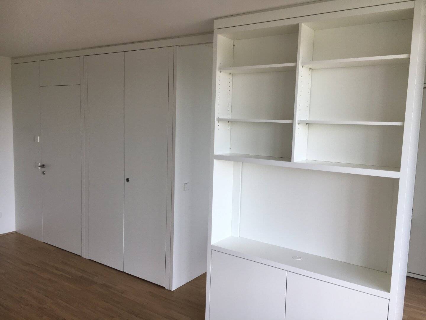 Investment Apartment with Balcony and Unobstructed View in Viertel Zwei