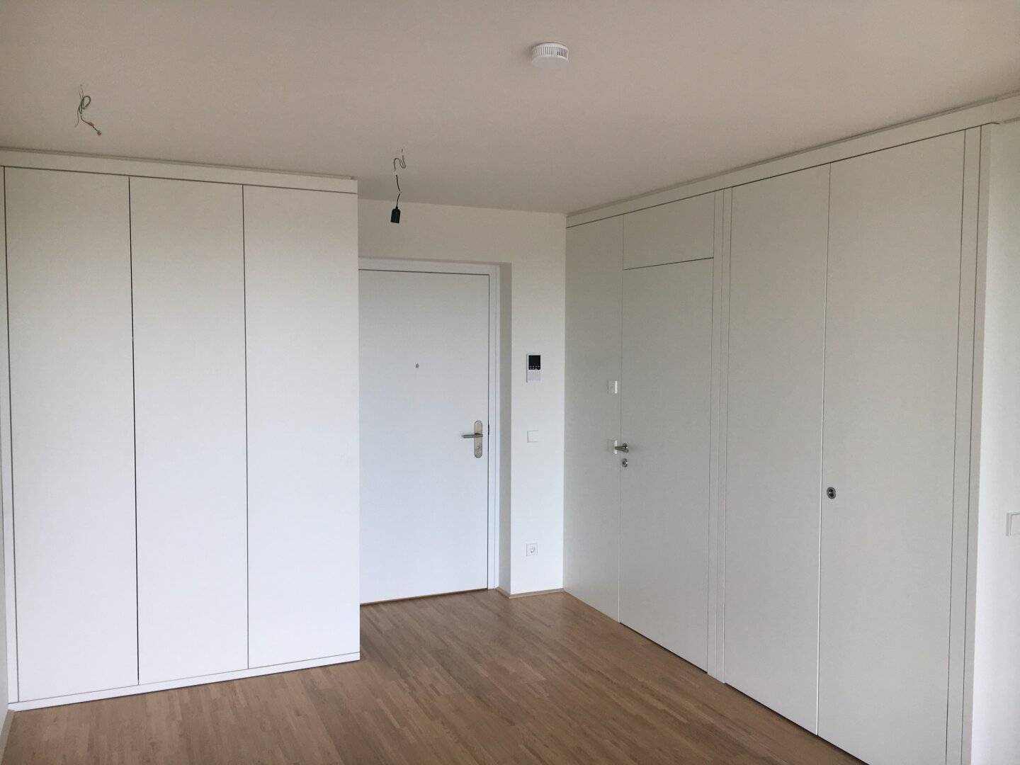 Investment Apartment with Balcony and Unobstructed View in Viertel Zwei