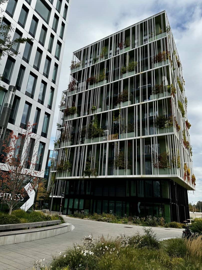 Investment Apartment with Balcony and Unobstructed View in Viertel Zwei