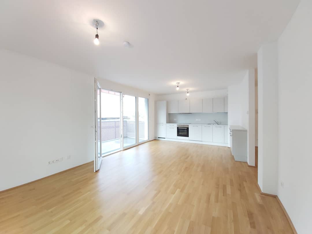Helle Neubauwohnung mit Balkon und Deckenkühlung