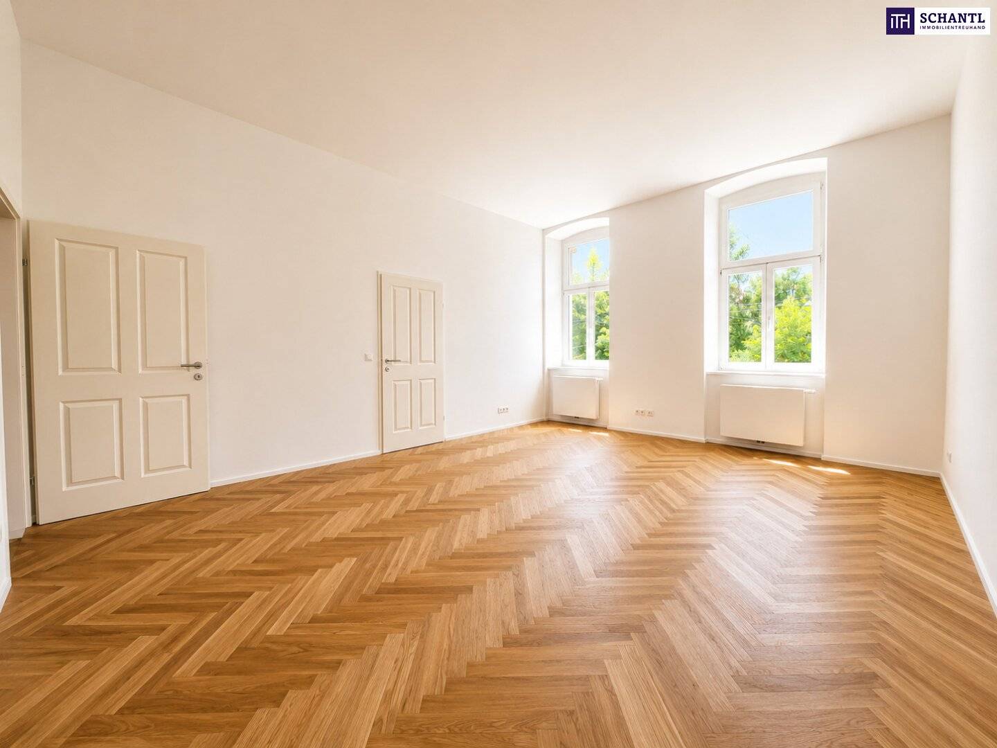 Bright period apartment with separate kitchen near Hofferplatz