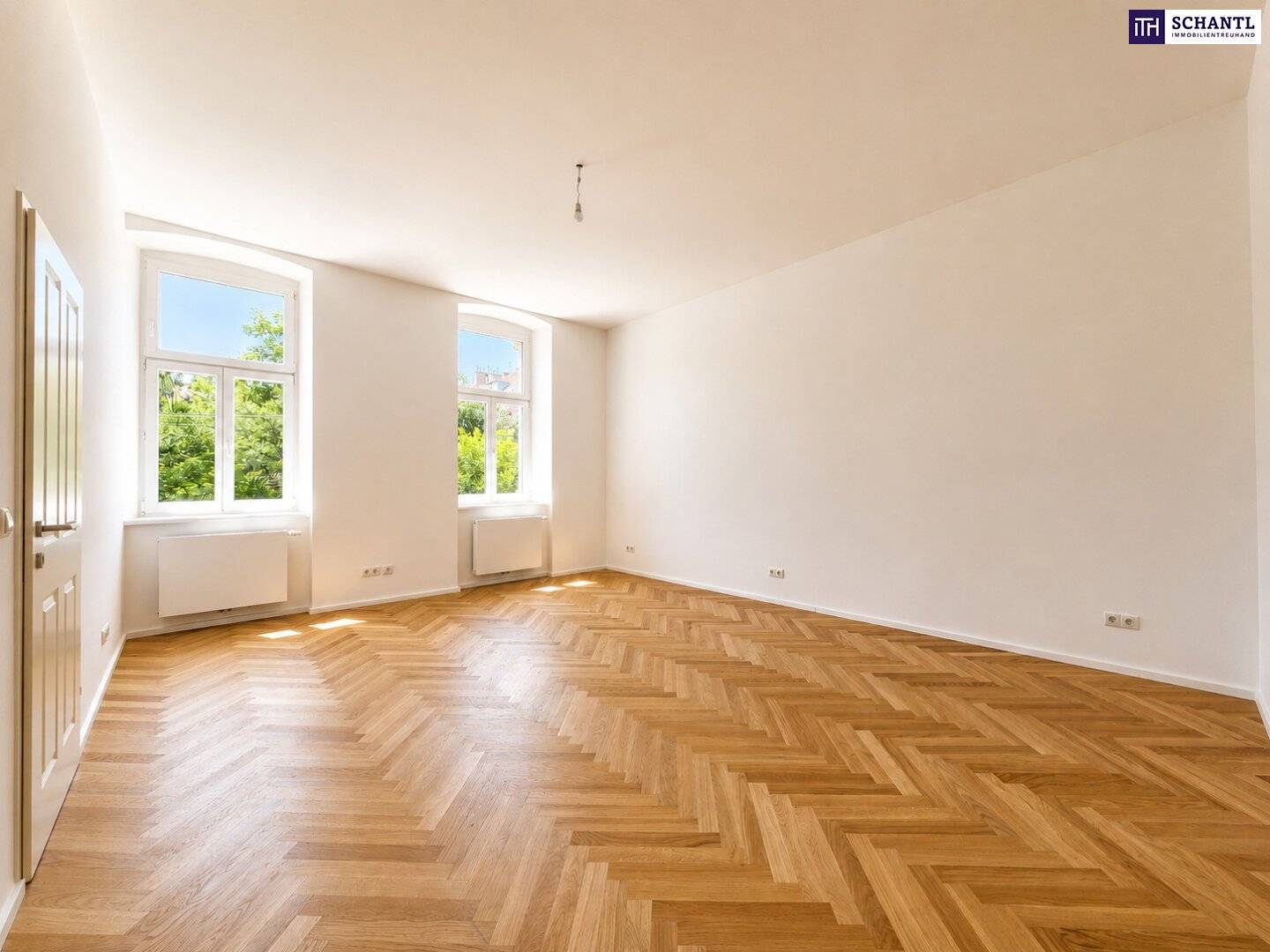 Bright period apartment with separate kitchen near Hofferplatz