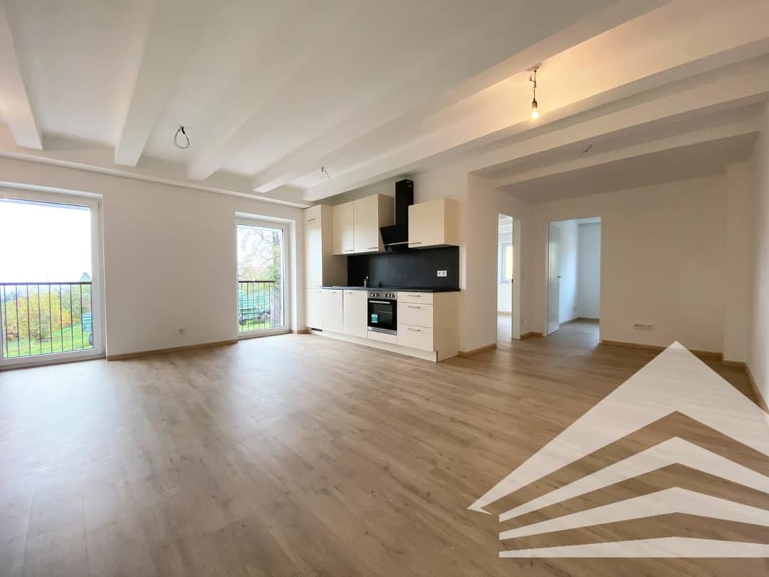 Neubauwohnung mit Balkon und Einbauküche in ruhiger Grünlage