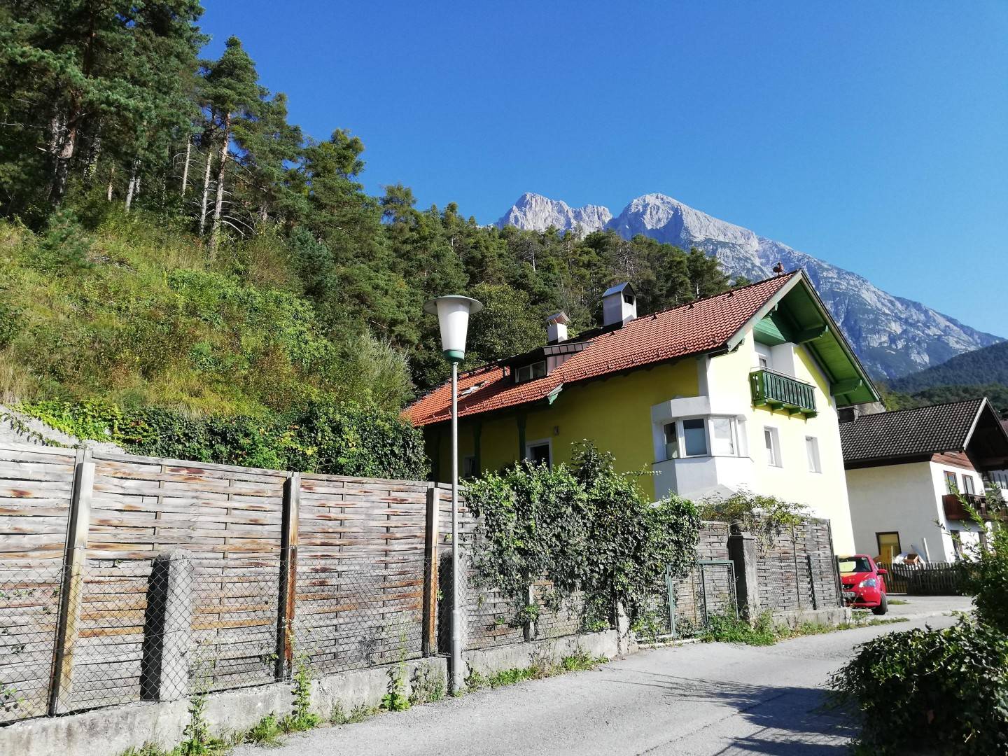 Sanierte Mehrfamilienhausanlage mit Garten und Garage