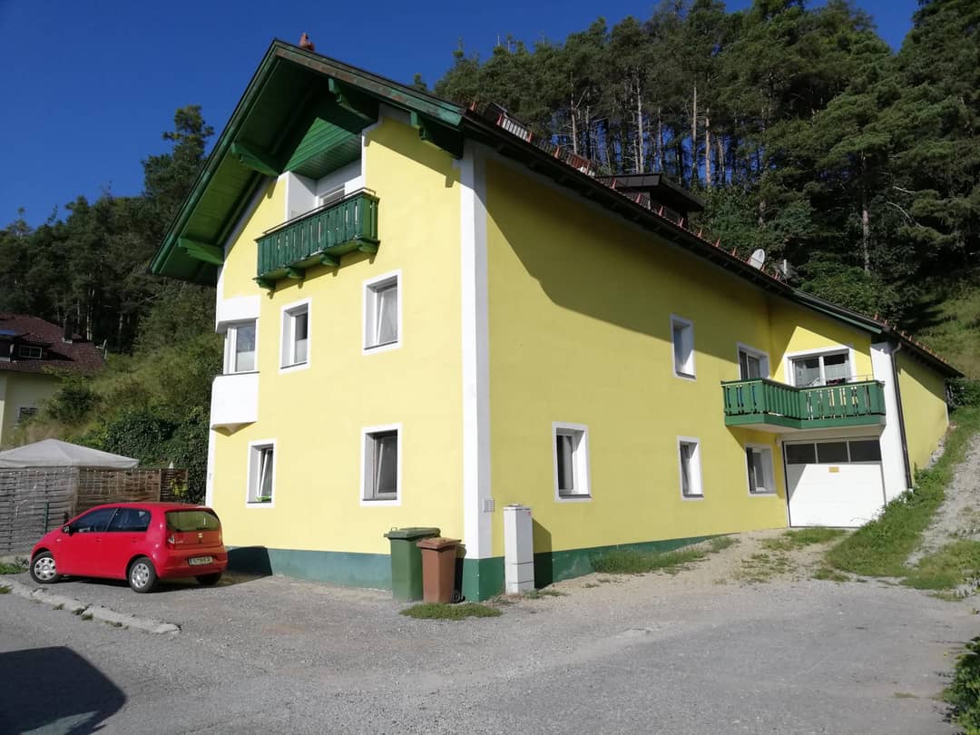 Sanierte Mehrfamilienhausanlage mit Garten und Garage