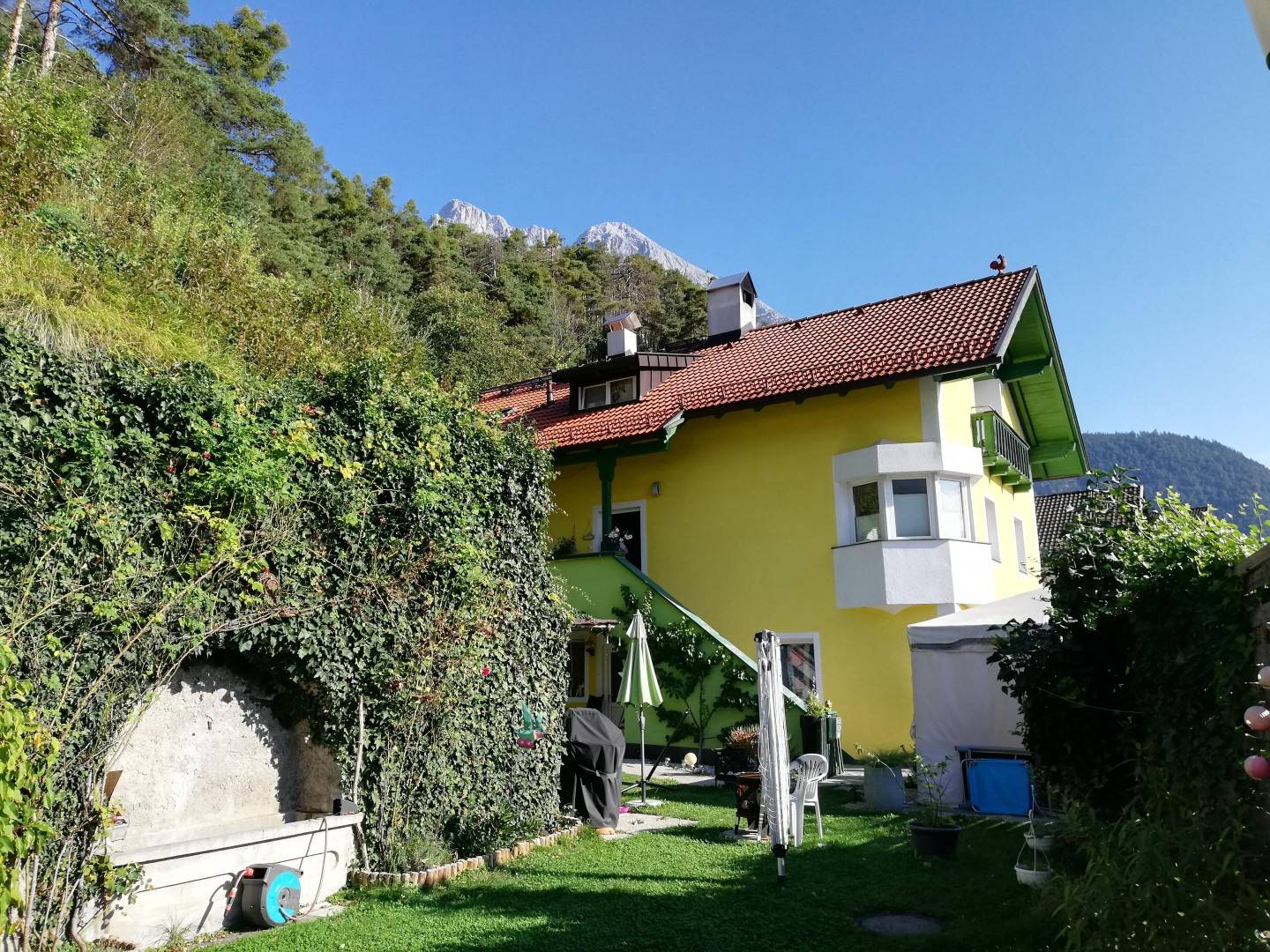 Sanierte Mehrfamilienhausanlage mit Garten und Garage