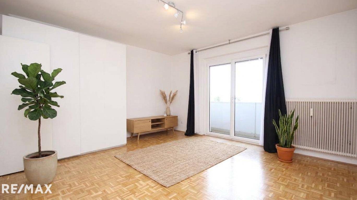 Helle 2-Zimmer-Wohnung mit Loggia und Parkplatz