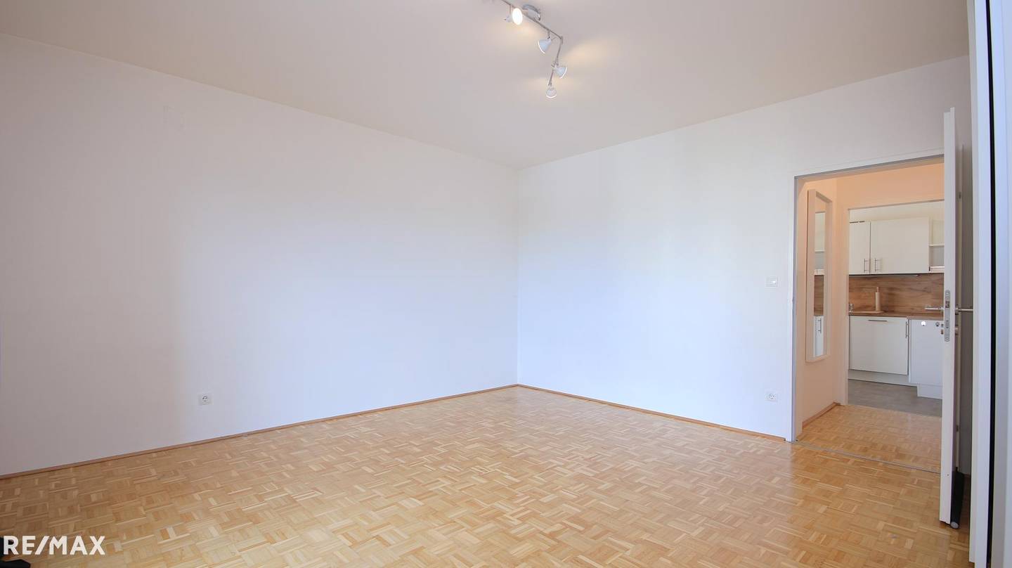 Bright 2-Room Apartment with Loggia and Parking