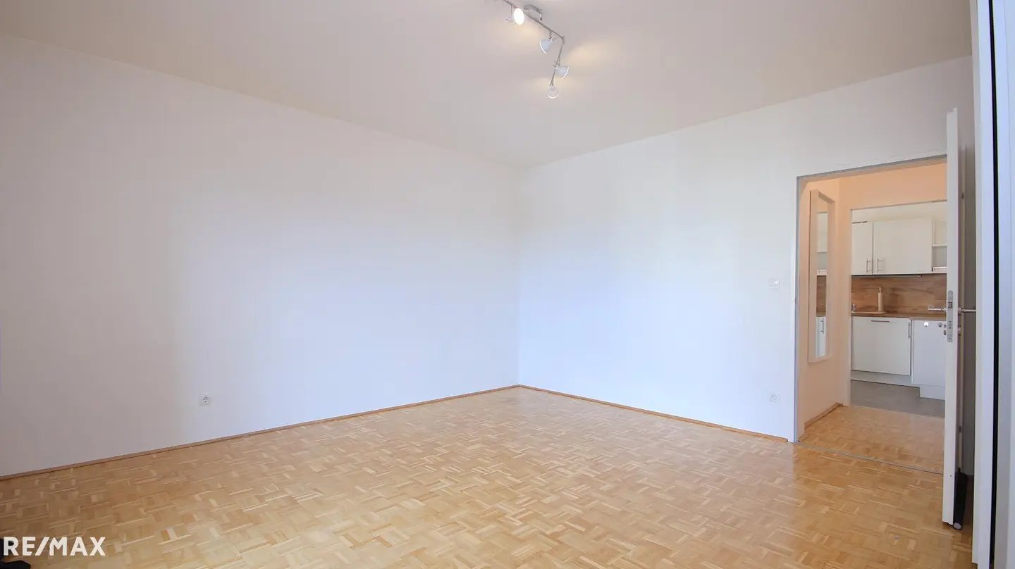 Helle Wohnung mit Loggia und eigenem Parkplatz
