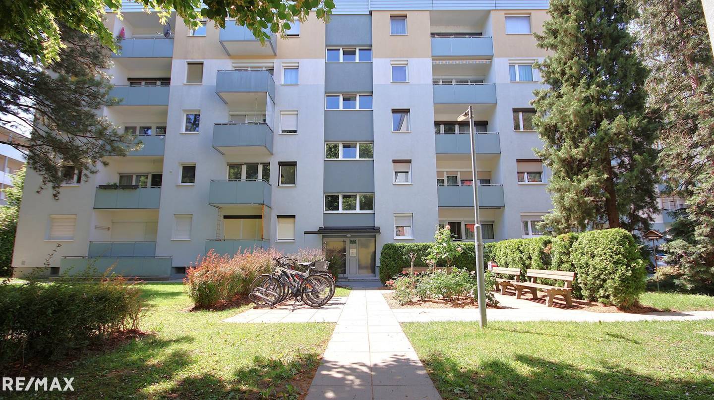 Bright 2 Room Apartment with West Balcony and Courtyard View
