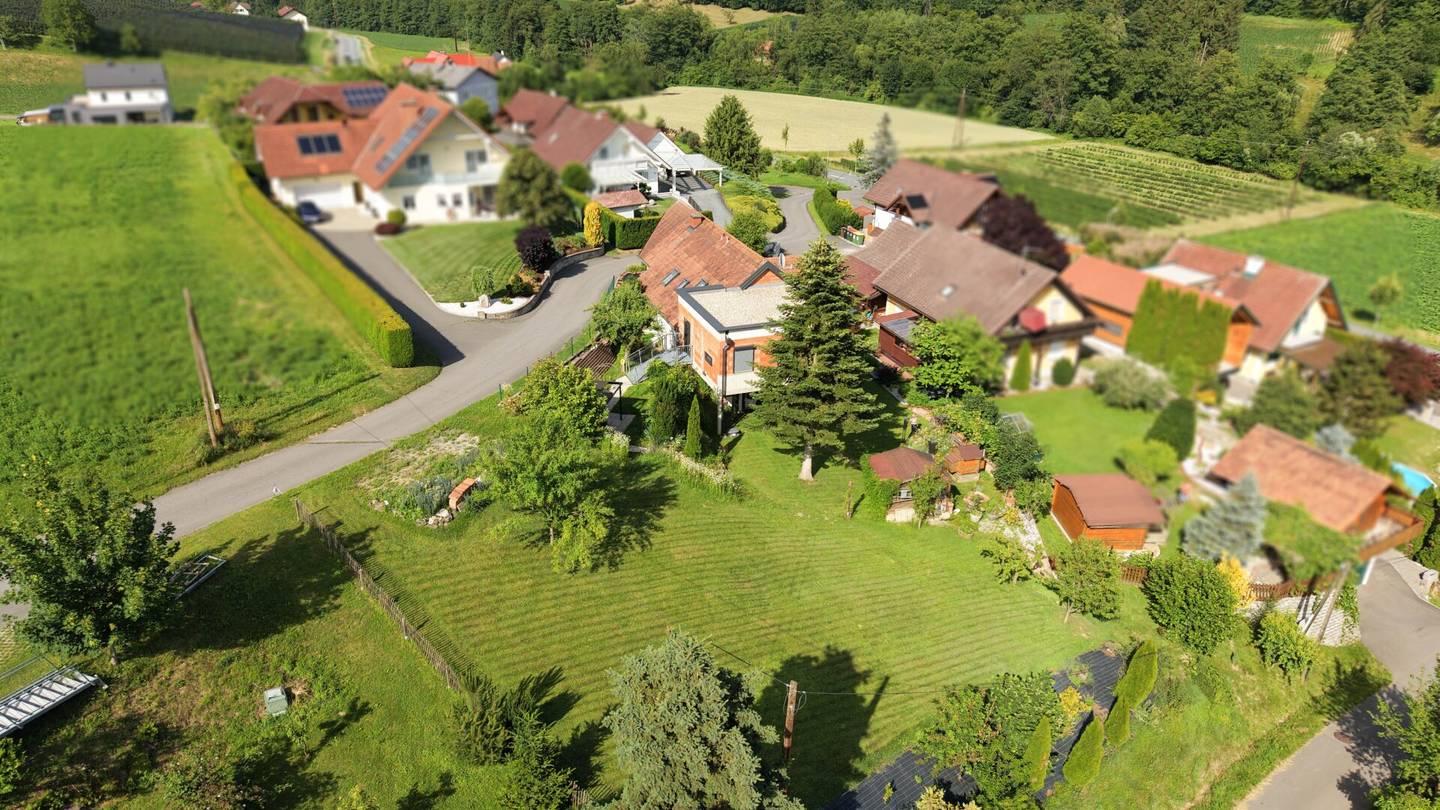 Einfamilienhaus mit Garten und Terrasse in ruhiger Lage