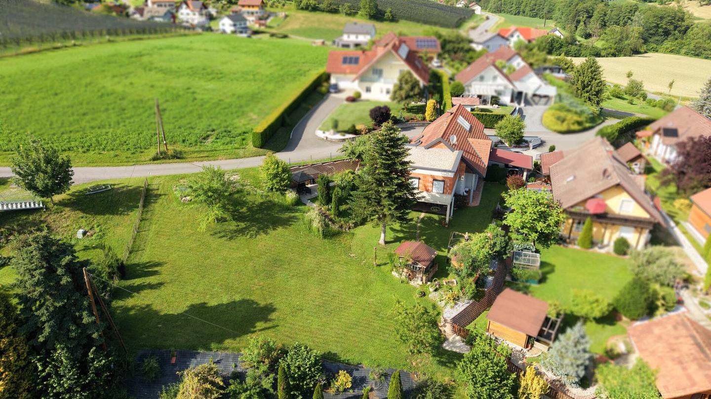 Einfamilienhaus mit Garten und Terrasse in ruhiger Lage