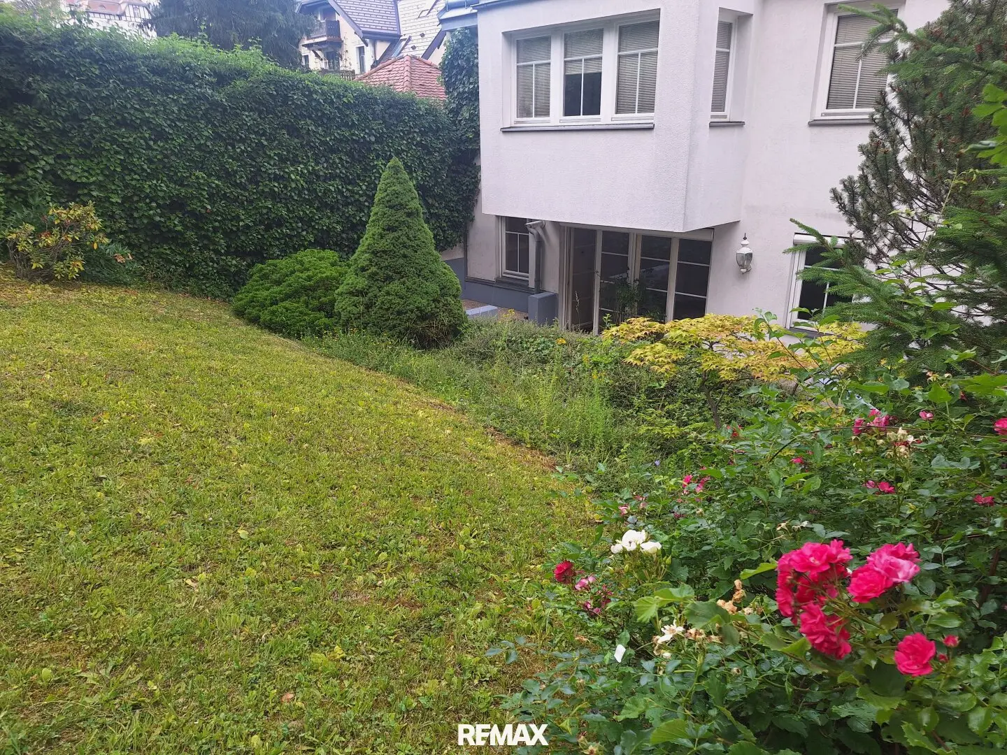 Renovated garden apartment with south-facing terrace in exclusive green location of Vienna Döbling